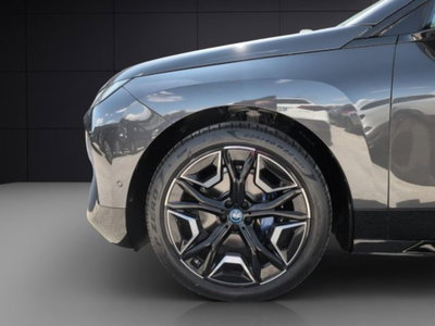 BMW iX xdrive40 pacchetto sportivo (10)