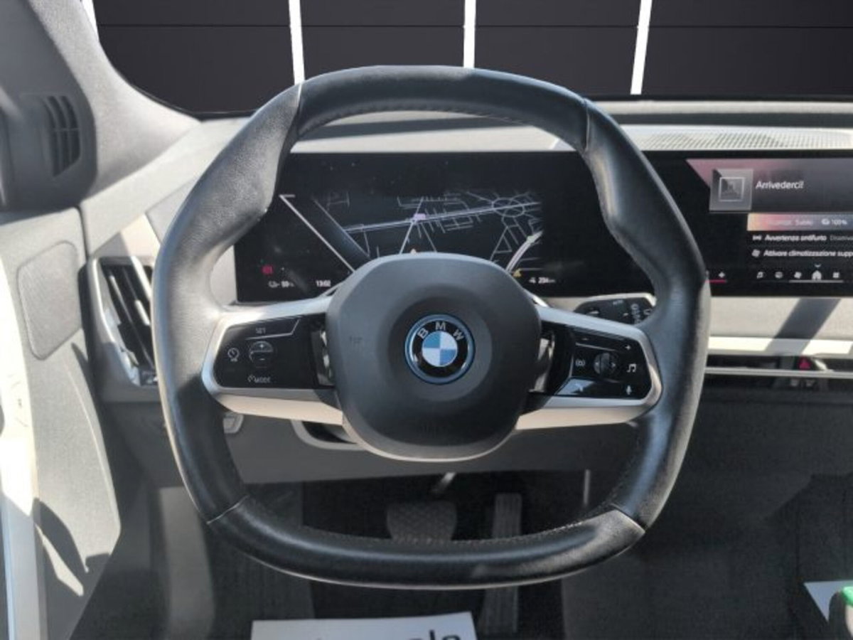 BMW iX xdrive40 pacchetto sportivo (16)
