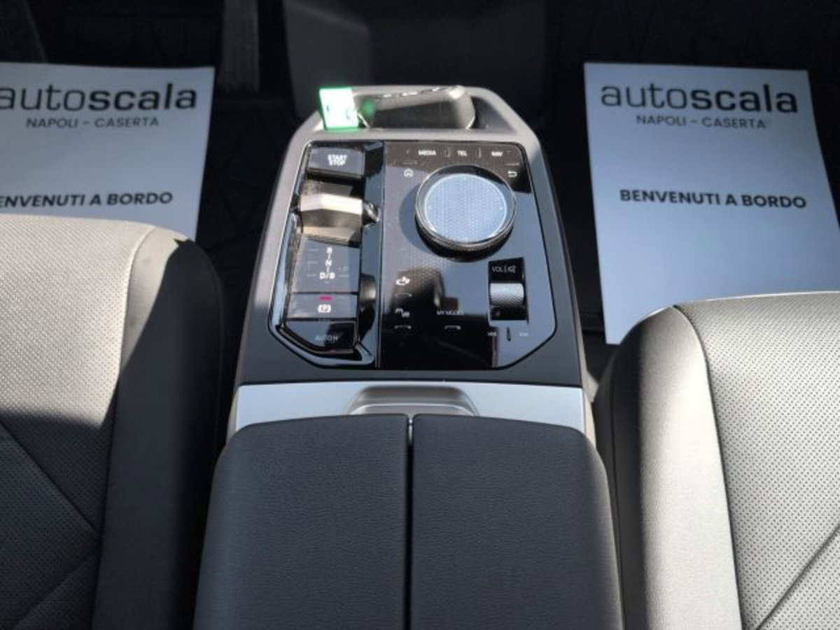 BMW iX xdrive40 pacchetto sportivo (18)