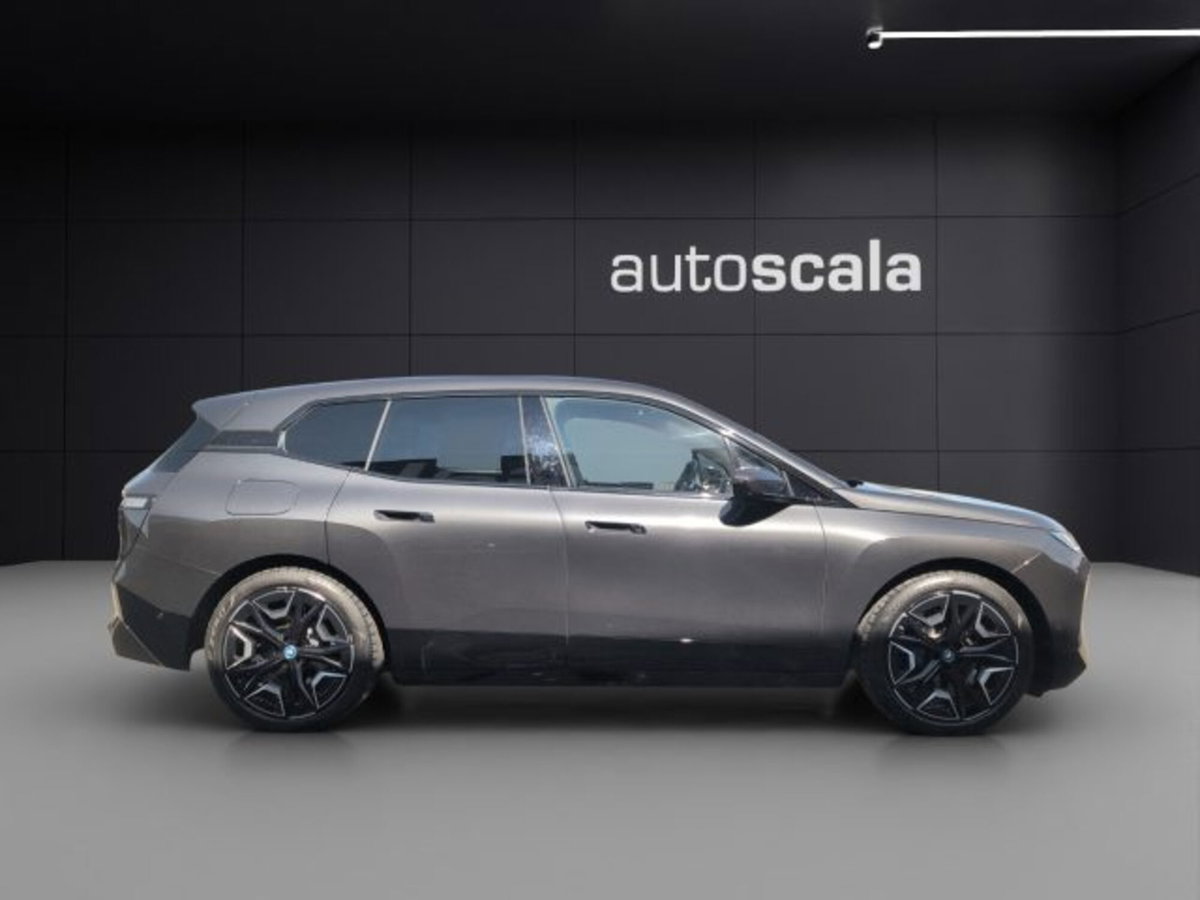 BMW iX xdrive40 pacchetto sportivo (7)