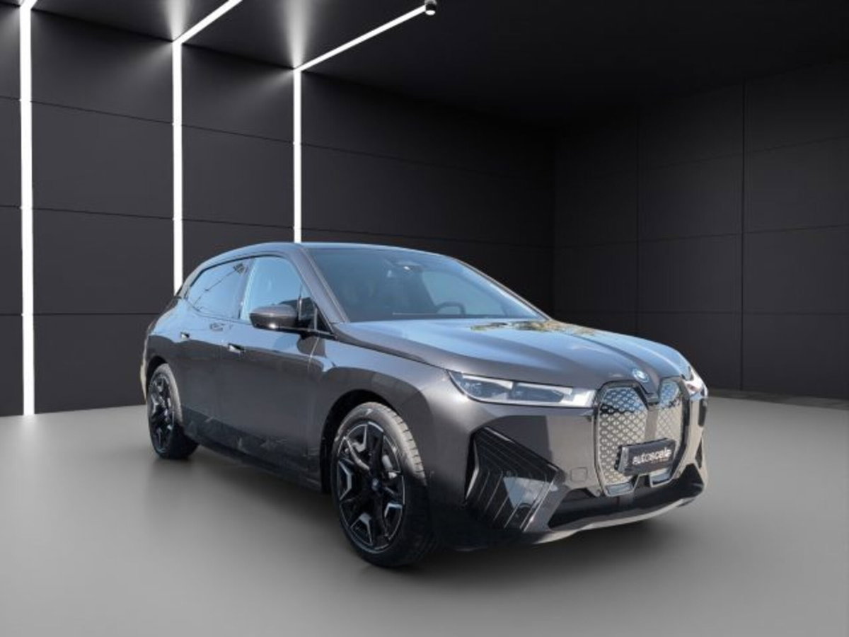 BMW iX xdrive40 pacchetto sportivo (8)