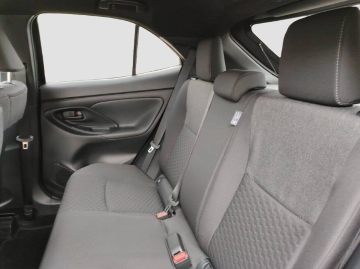 Toyota Yaris Cross 1.5h GR Sport Black Sky fwd 116cv e-cvt (13)
