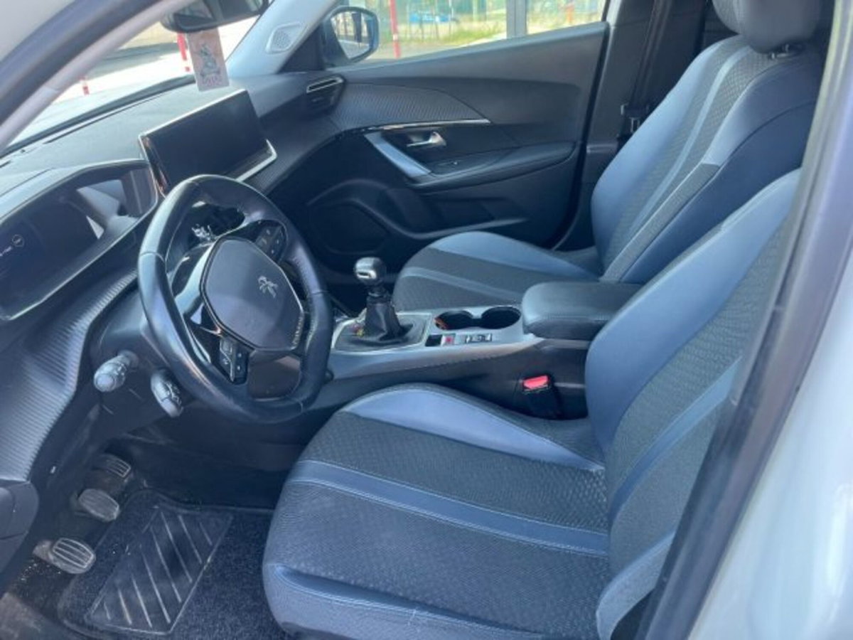 Peugeot 2008 PureTech 130 S&S Allure Pack (9)