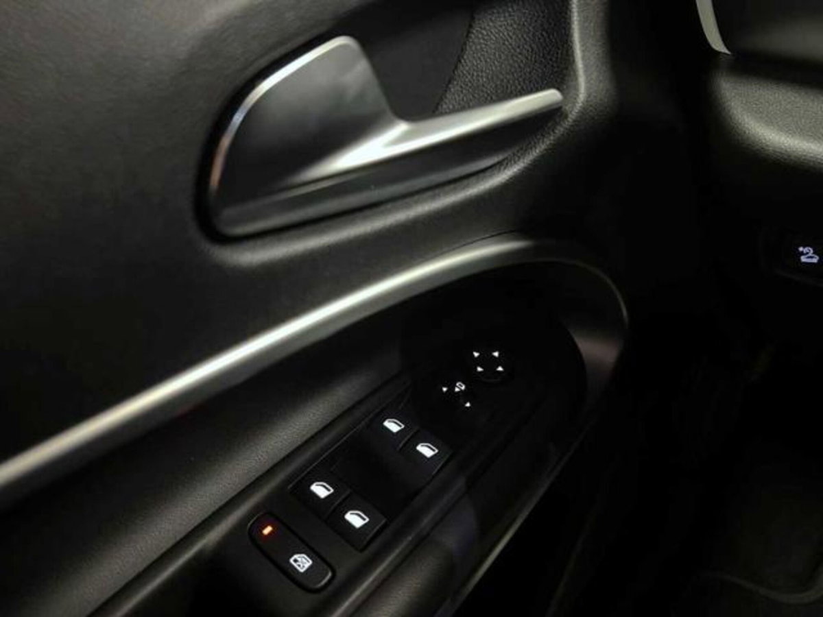 Jeep Avenger 1.2 turbo Summit fwd 100cv (18)