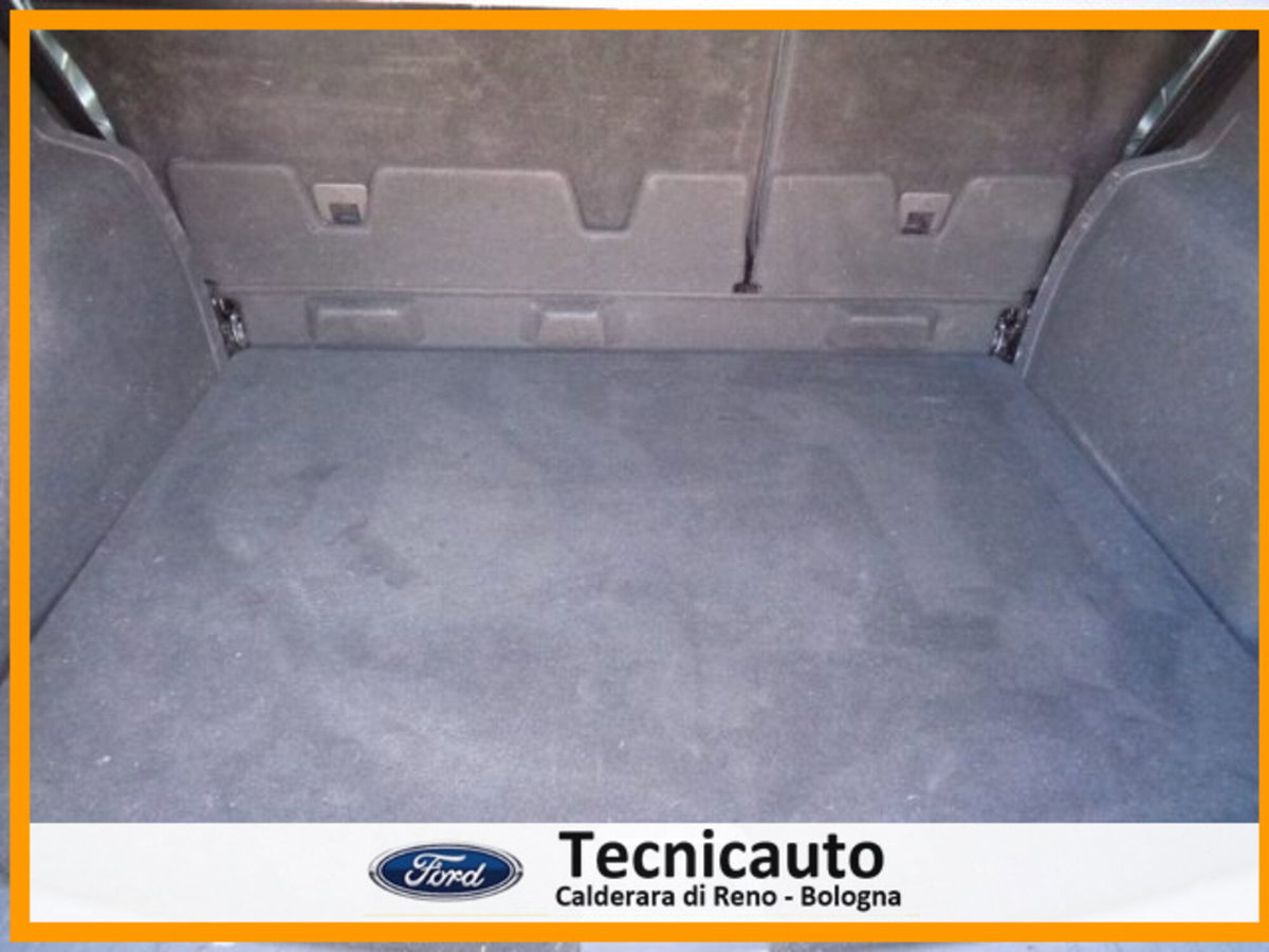 Ford Kuga 2.0 TDCI 150 CV S&S 4WD Titanium X (12)