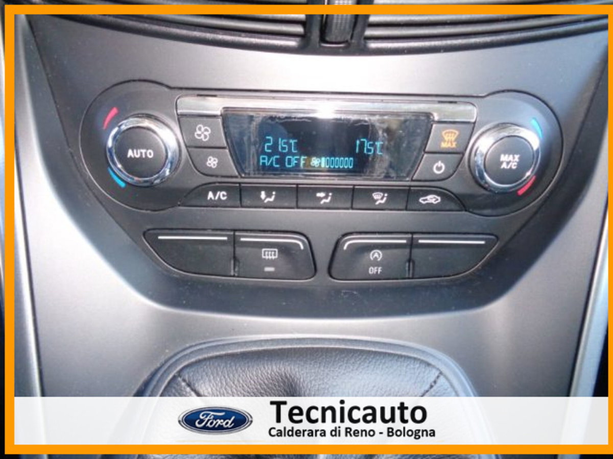 Ford Kuga 2.0 TDCI 150 CV S&S 4WD Titanium X (14)