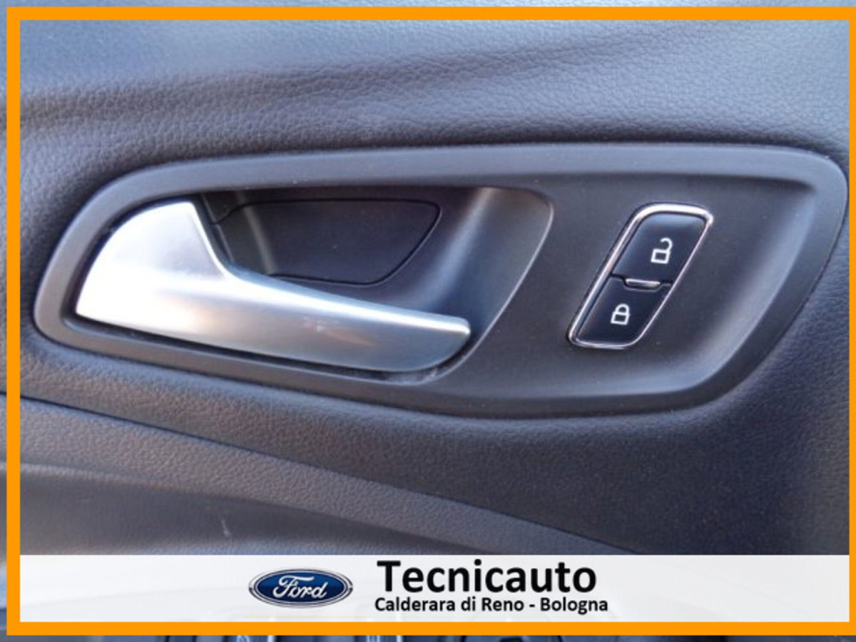 Ford Kuga 2.0 TDCI 150 CV S&S 4WD Titanium X (16)