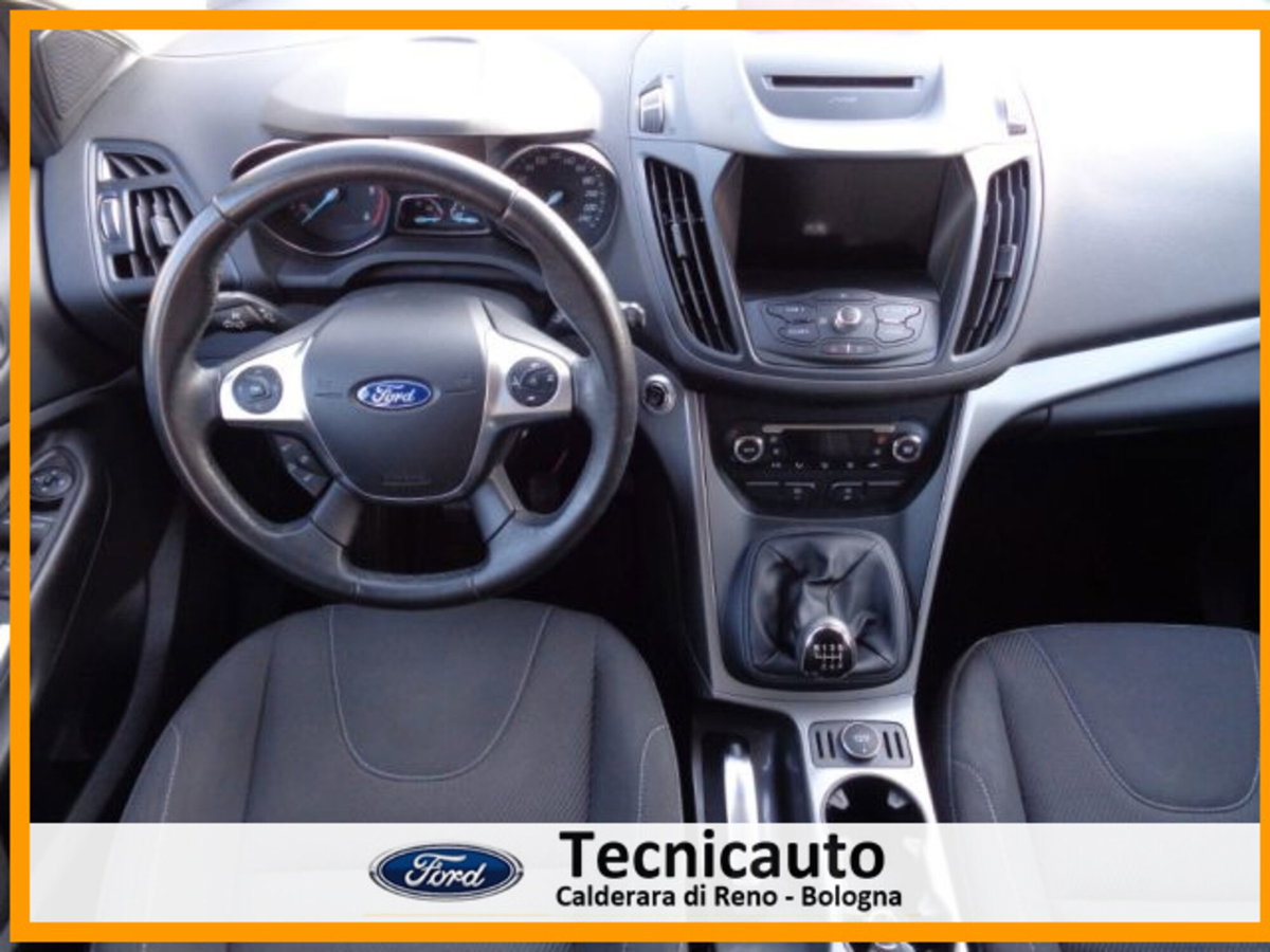 Ford Kuga 2.0 TDCI 150 CV S&S 4WD Titanium X (9)