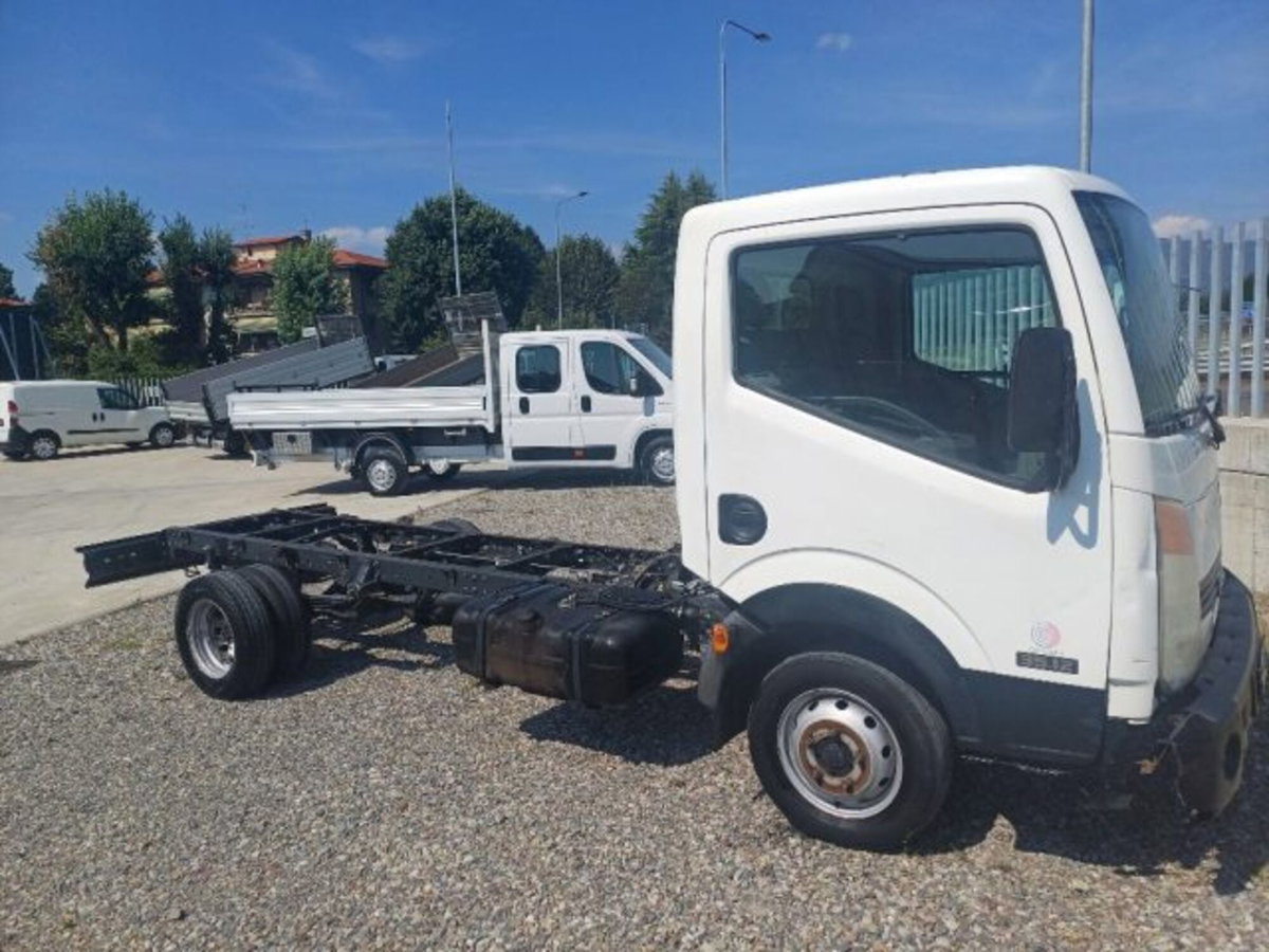 Nissan Cabstar 35.12 2.5 TDI 121CV PM-RG Cabinato (2)