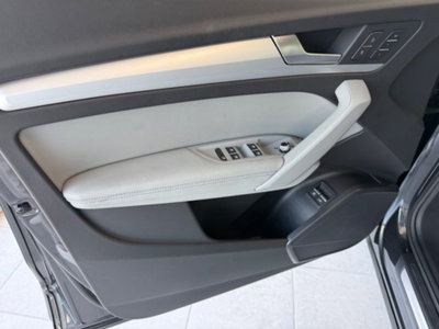 Audi Q5 50 TFSI e quattro S tronic Business Design (8)