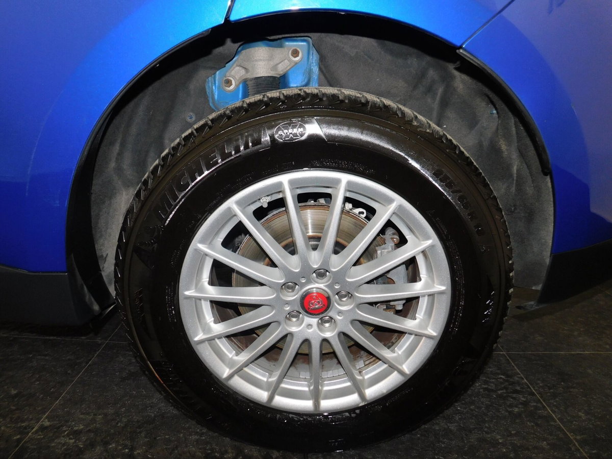 Jaguar F-Pace 2.0 D 180 CV AWD Prestige (8)