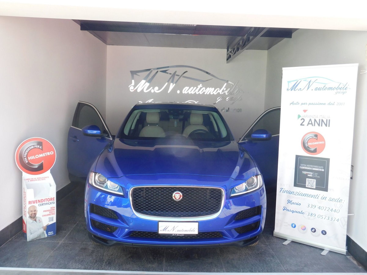 Jaguar F-Pace 2.0 D 180 CV AWD Prestige (9)