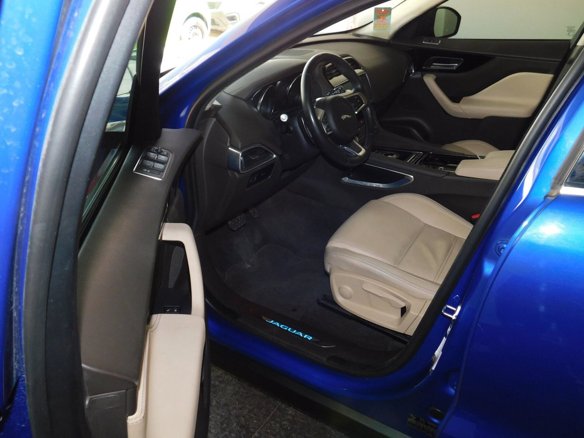 Jaguar F-Pace 2.0 D 180 CV AWD Prestige (2)