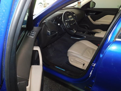 Jaguar F-Pace 2.0 D 180 CV AWD Prestige (2)
