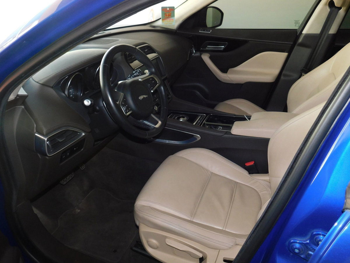 Jaguar F-Pace 2.0 D 180 CV AWD Prestige (3)