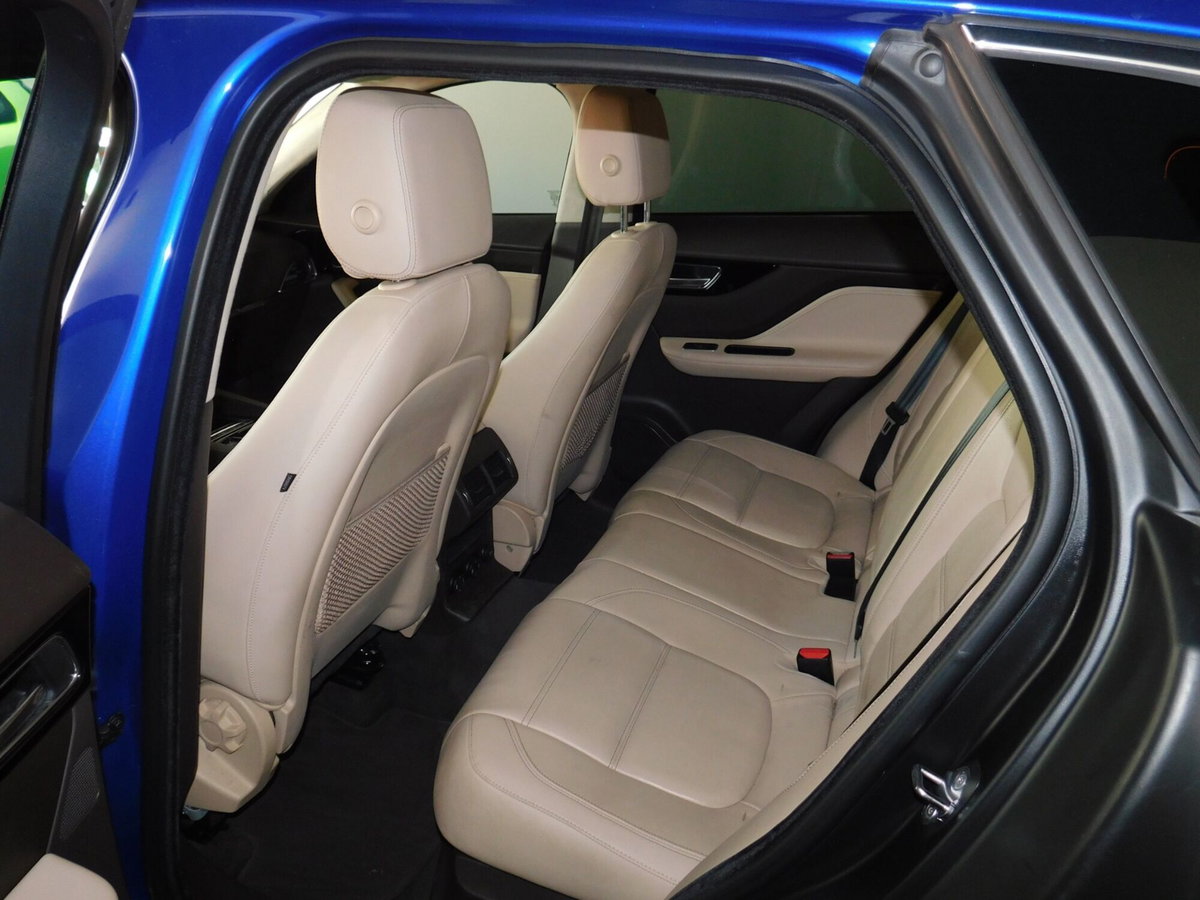 Jaguar F-Pace 2.0 D 180 CV AWD Prestige (4)