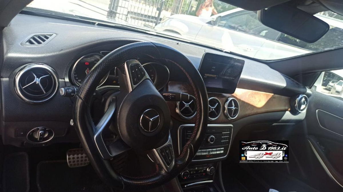 Mercedes-Benz GLA SUV 220 d Automatic 4Matic Premium (2)