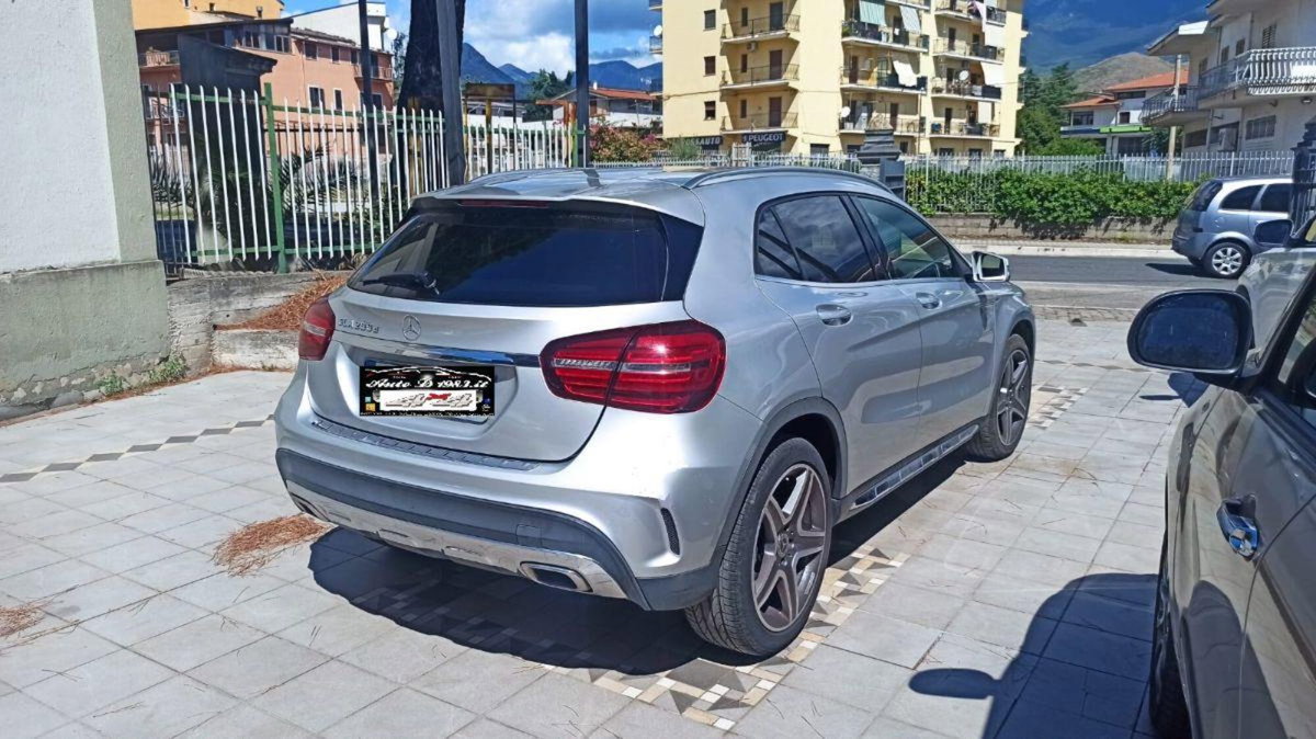 Mercedes-Benz GLA SUV 220 d Automatic 4Matic Premium (3)