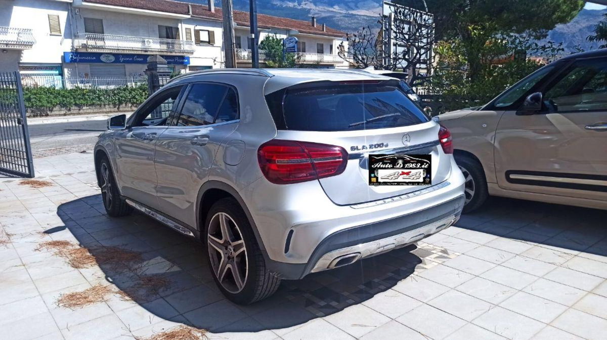 Mercedes-Benz GLA SUV 220 d Automatic 4Matic Premium (4)