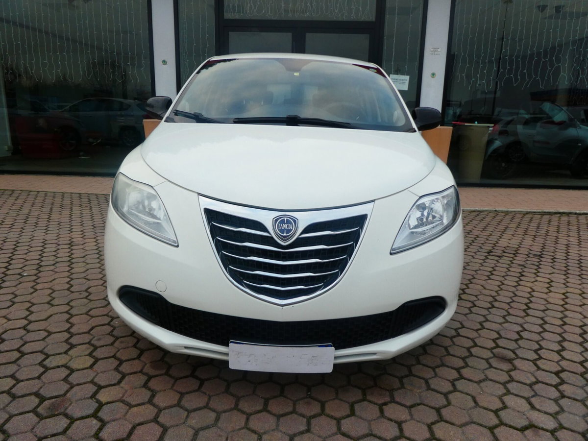 Lancia Ypsilon 1.3 MJT 16V 95 CV 5 porte S&S Black&Red