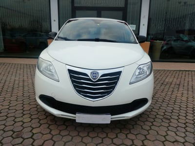 Lancia Ypsilon 1.3 MJT 16V 95 CV 5 porte S&S Silver usata