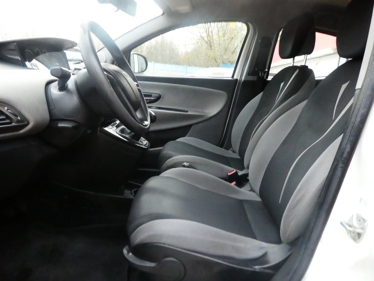 Lancia Ypsilon 1.3 MJT 16V 95 CV 5 porte S&S Black&Red (15)