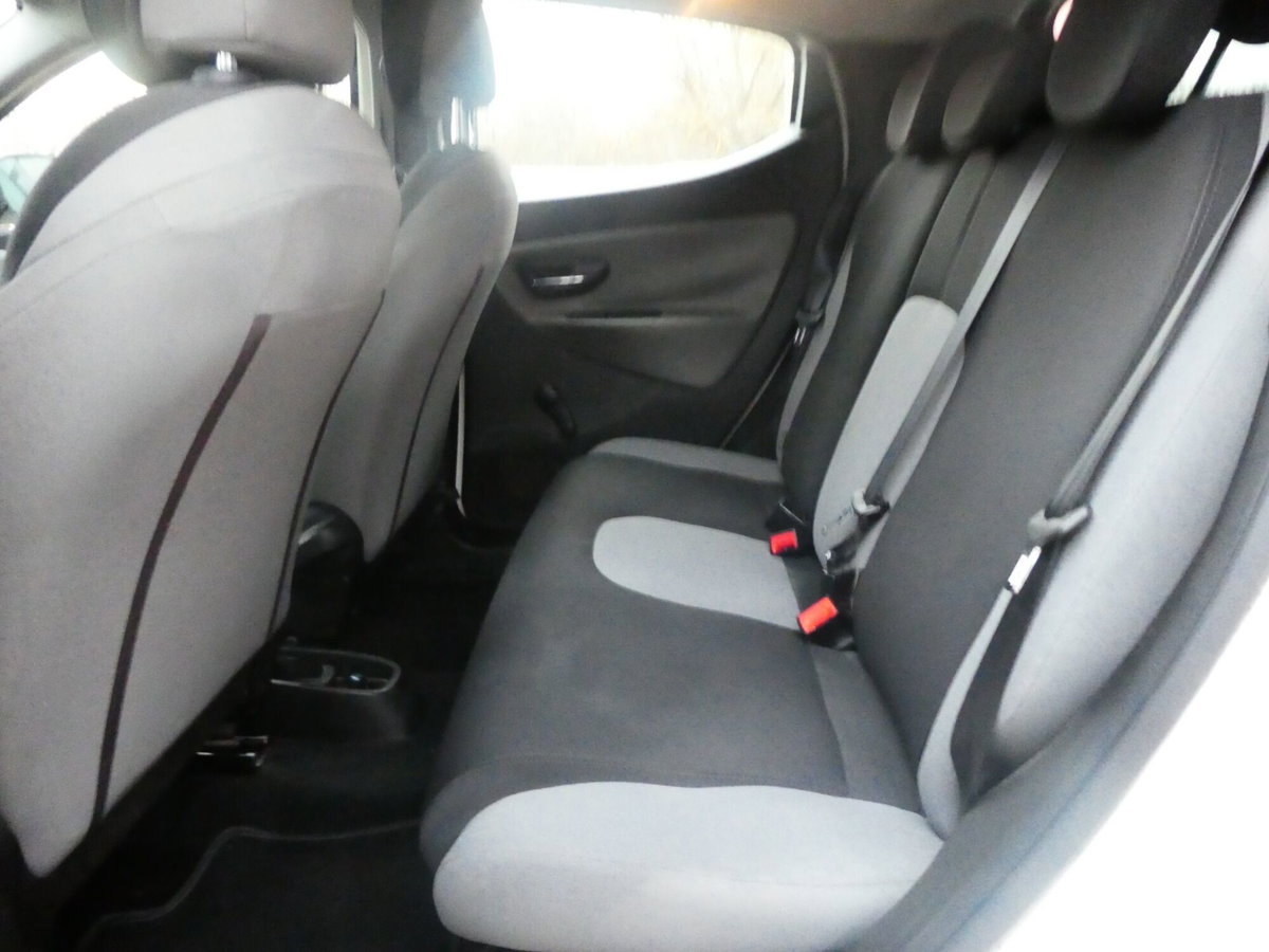 Lancia Ypsilon 1.3 MJT 16V 95 CV 5 porte S&S Black&Red (17)