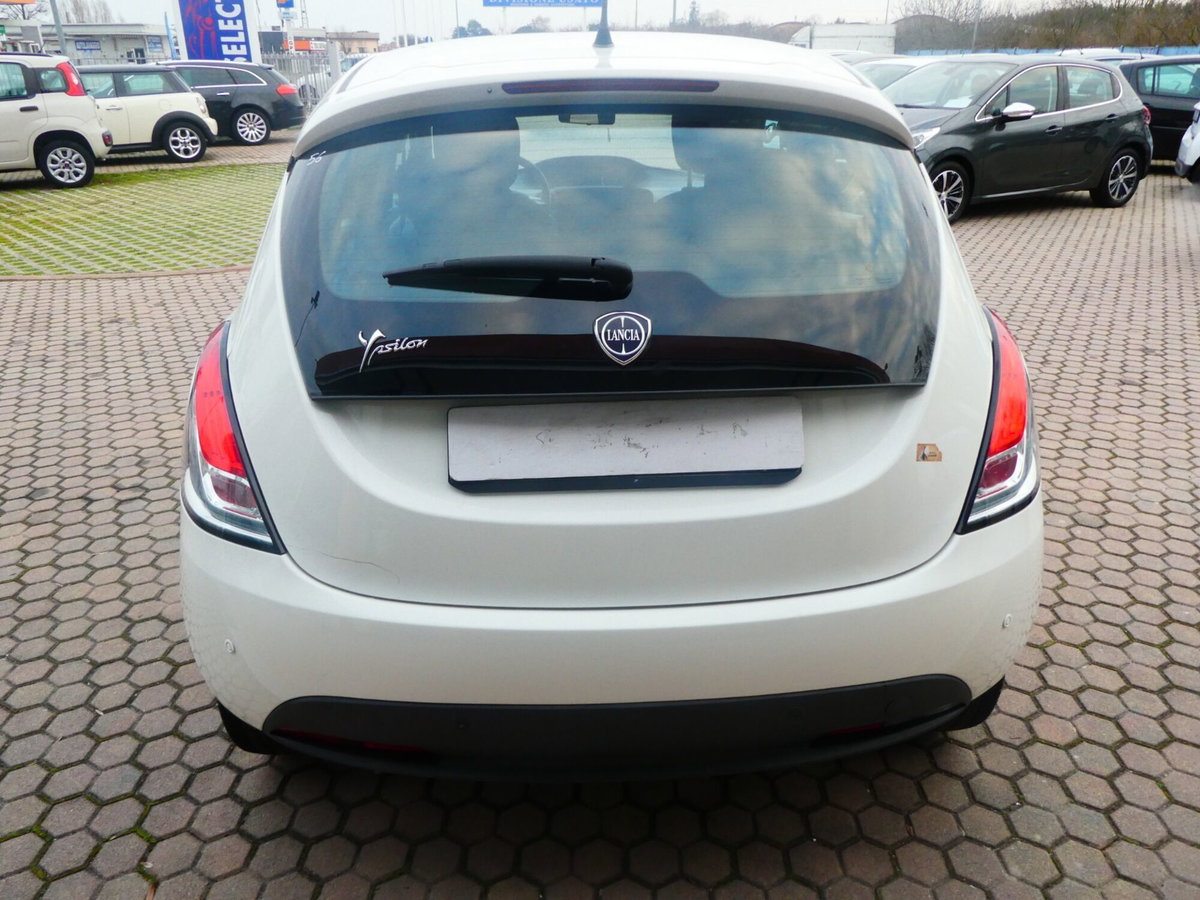 Lancia Ypsilon 1.3 MJT 16V 95 CV 5 porte S&S Black&Red (8)
