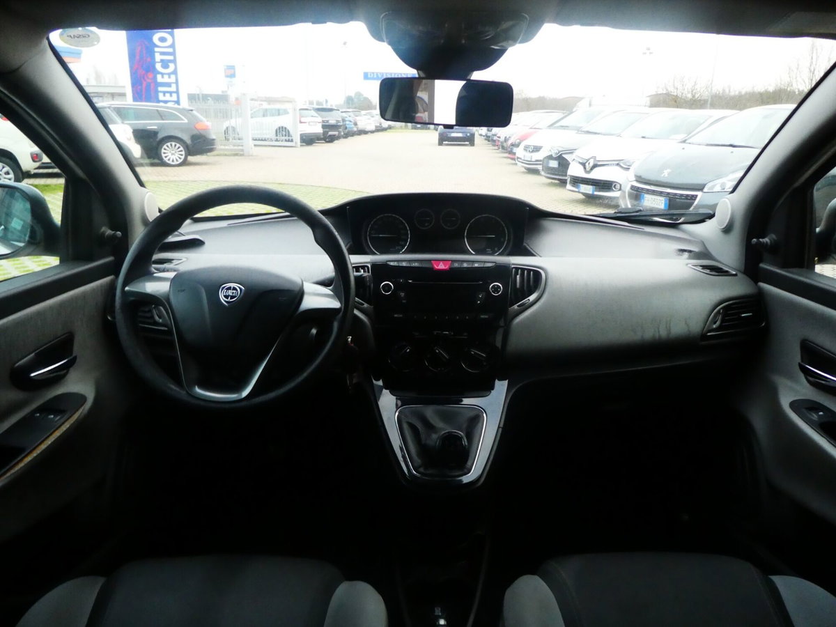 Lancia Ypsilon 1.3 MJT 16V 95 CV 5 porte S&S Black&Red (9)
