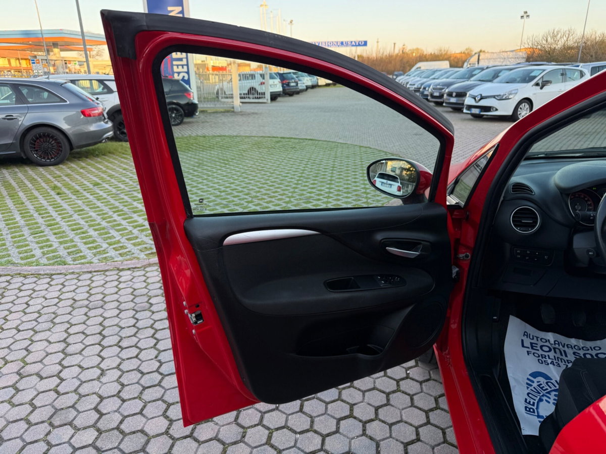 Fiat Punto 1.4 8V 5 porte Natural Power Virgin Radio (18)
