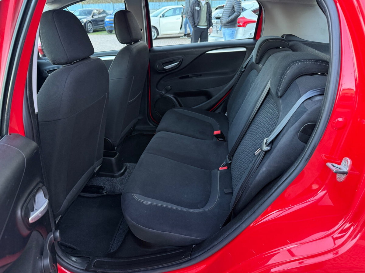 Fiat Punto 1.4 8V 5 porte Natural Power Virgin Radio (19)