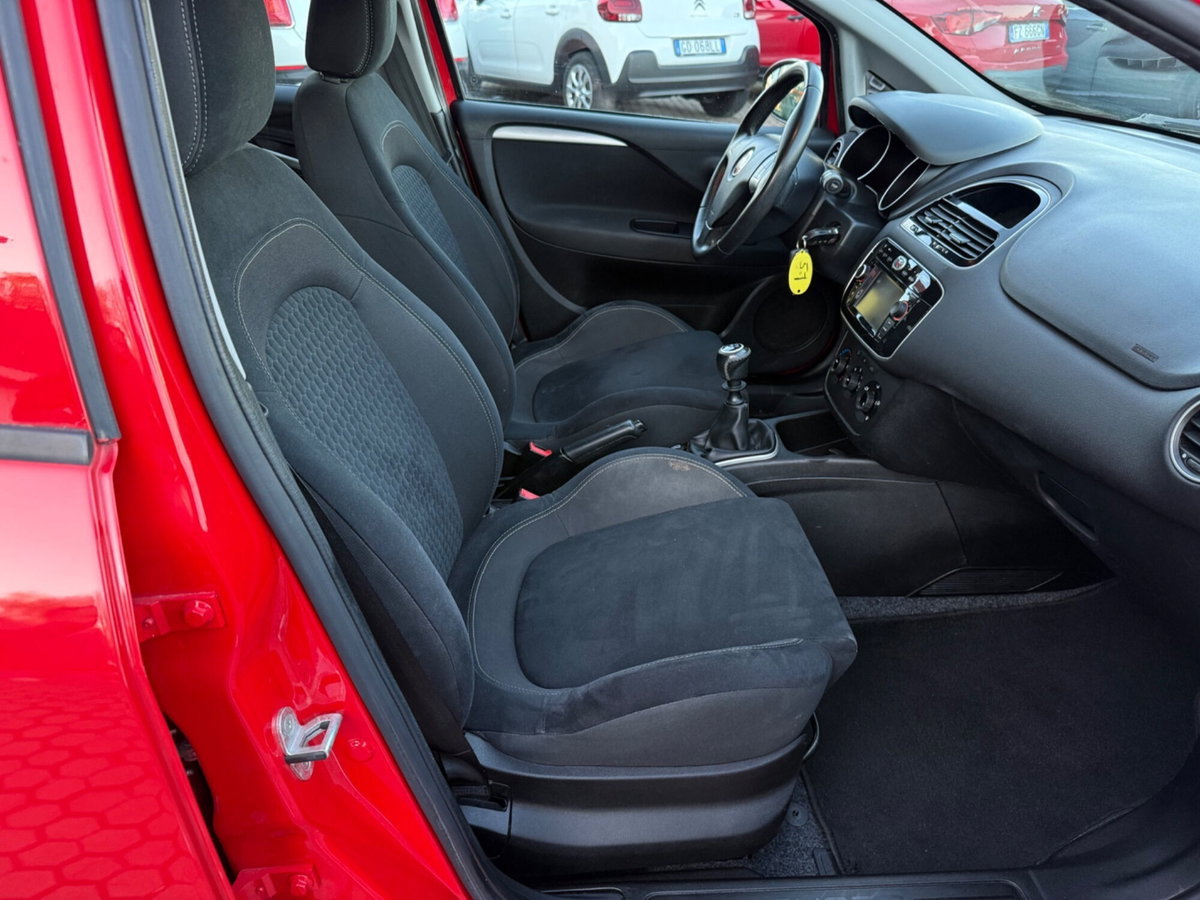 Fiat Punto 1.4 8V 5 porte Natural Power Virgin Radio (20)