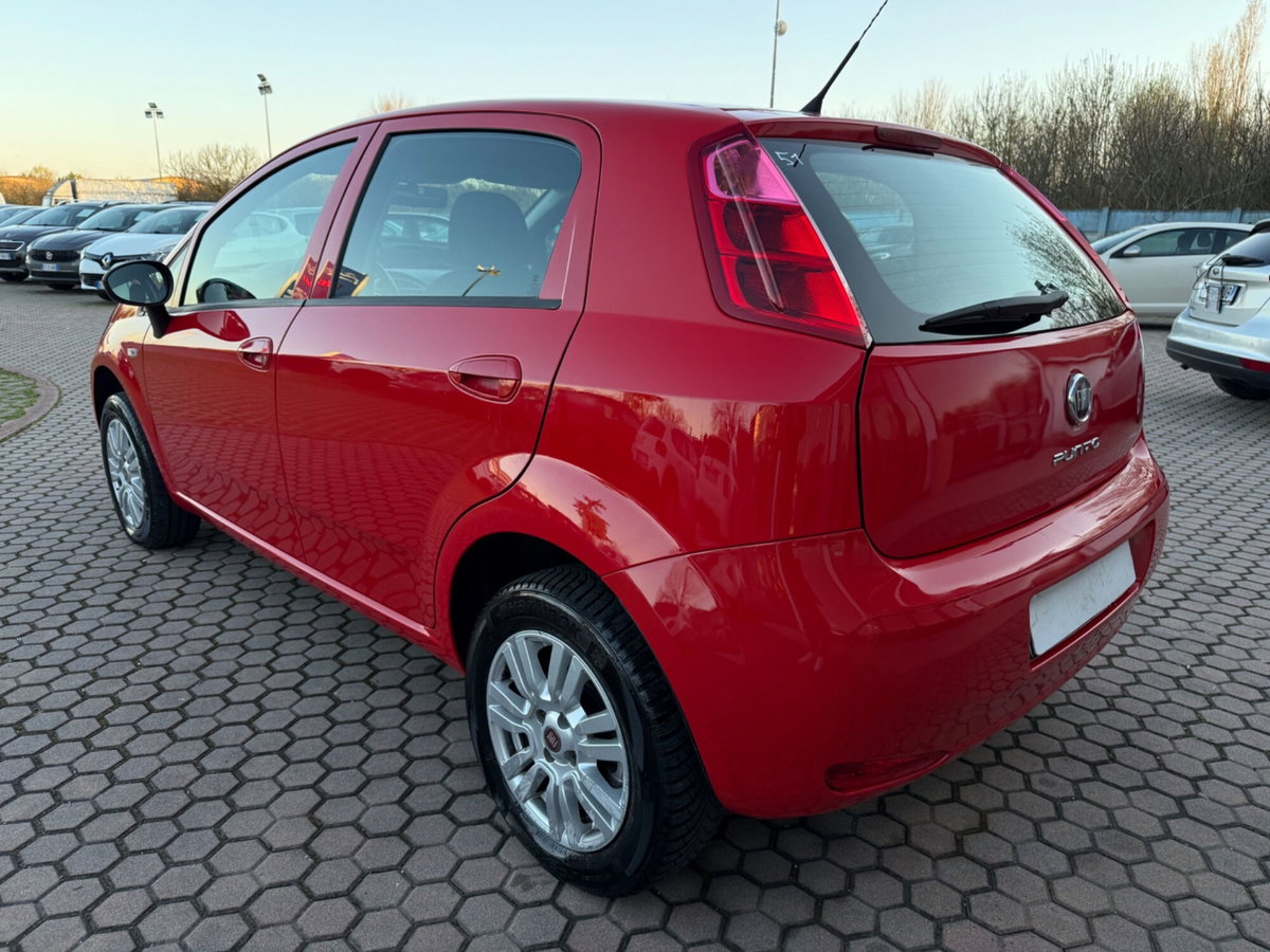 Fiat Punto 1.4 8V 5 porte Natural Power Virgin Radio (8)