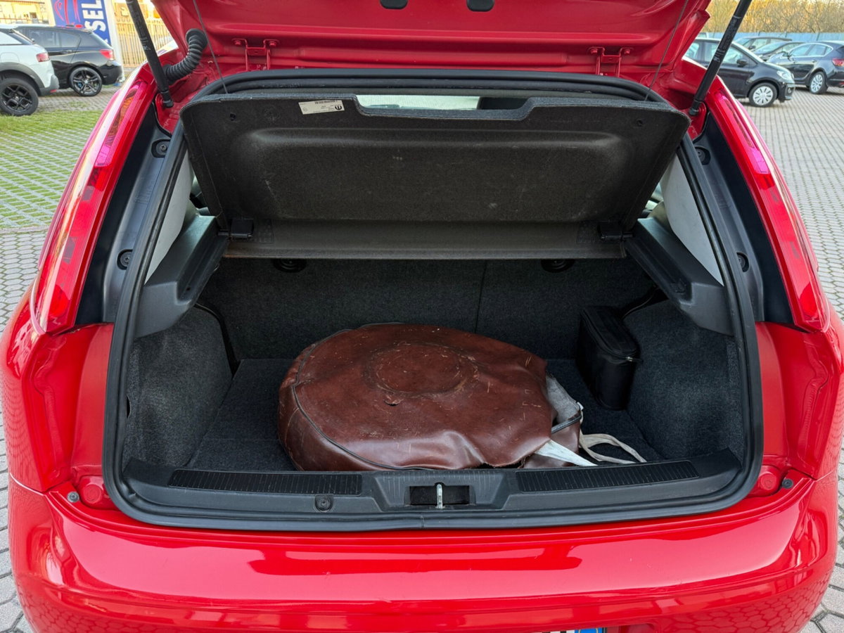 Fiat Punto 1.4 8V 5 porte Natural Power Virgin Radio (9)