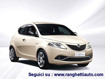 Lancia Ypsilon 1.0 FireFly 5 porte S&S Hybrid Ecochic Silver usata