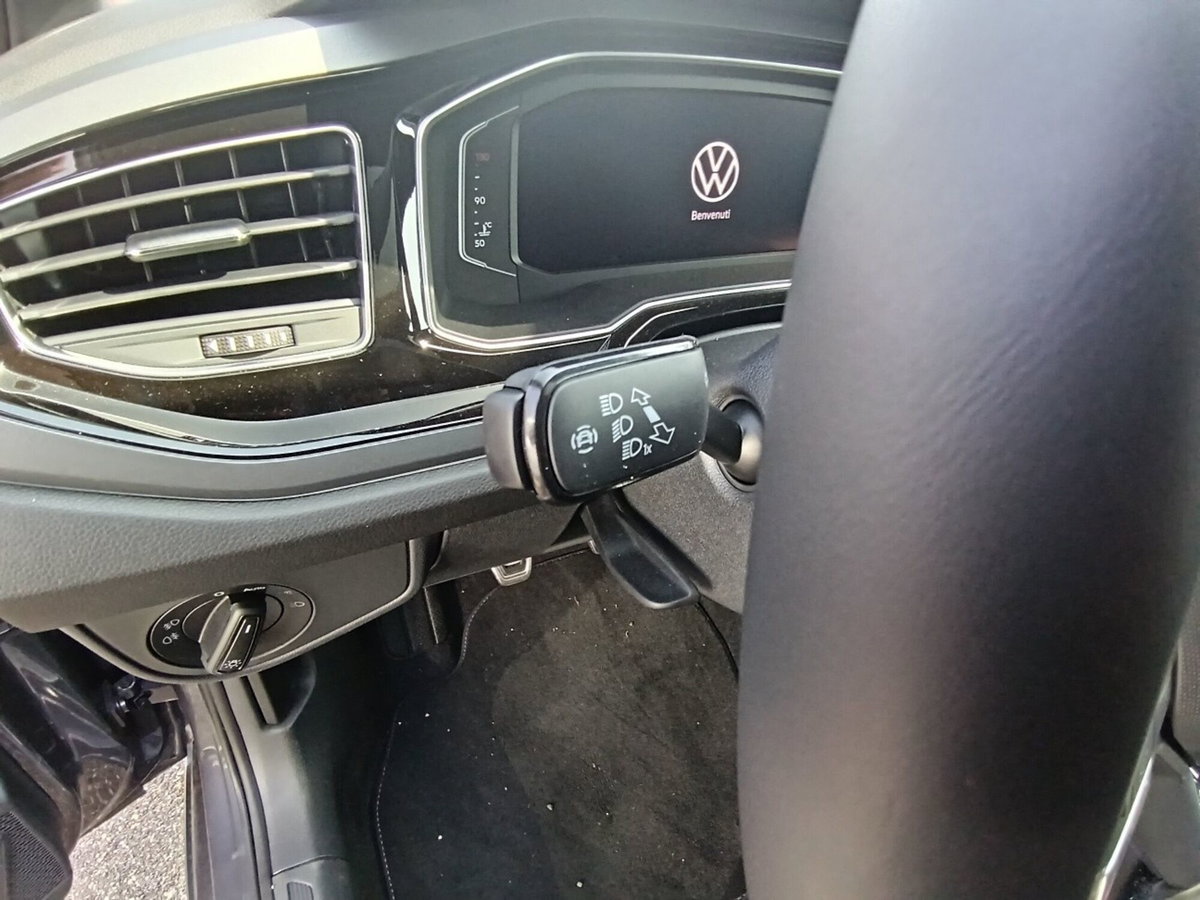 Volkswagen Taigo 1.0 tsi R-Line 115cv (10)