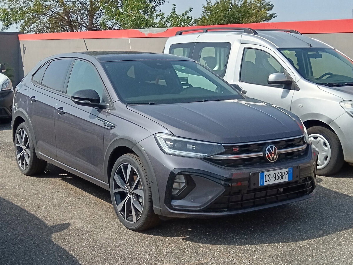 Volkswagen Taigo 1.0 tsi R-Line 115cv (2)