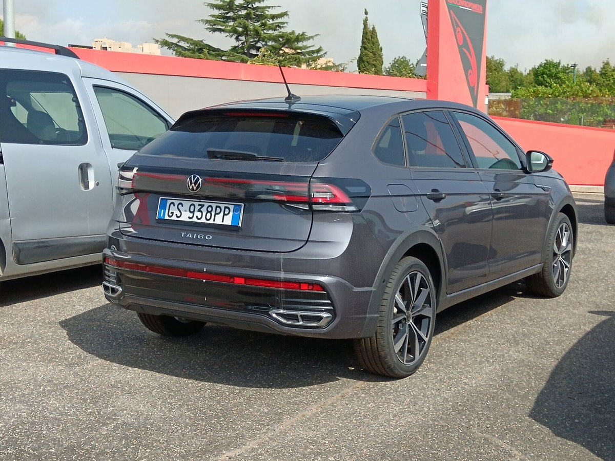 Volkswagen Taigo 1.0 tsi R-Line 115cv (3)