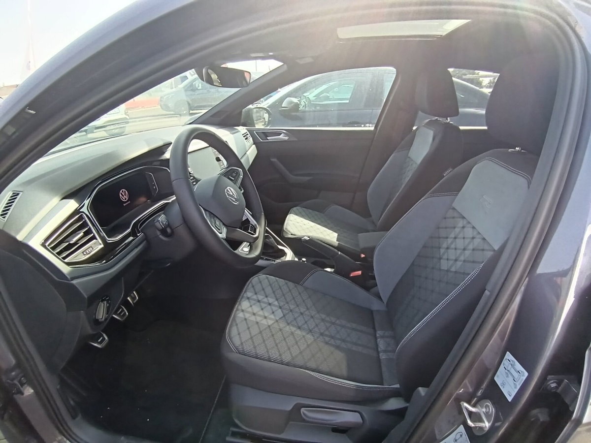 Volkswagen Taigo 1.0 tsi R-Line 115cv (6)