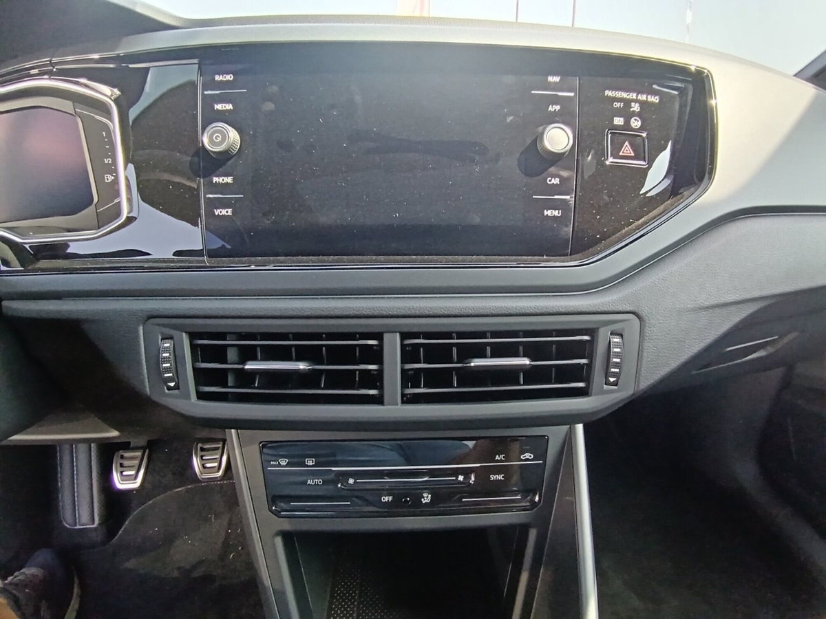 Volkswagen Taigo 1.0 tsi R-Line 115cv (7)