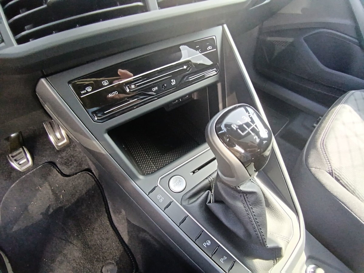 Volkswagen Taigo 1.0 tsi R-Line 115cv (8)