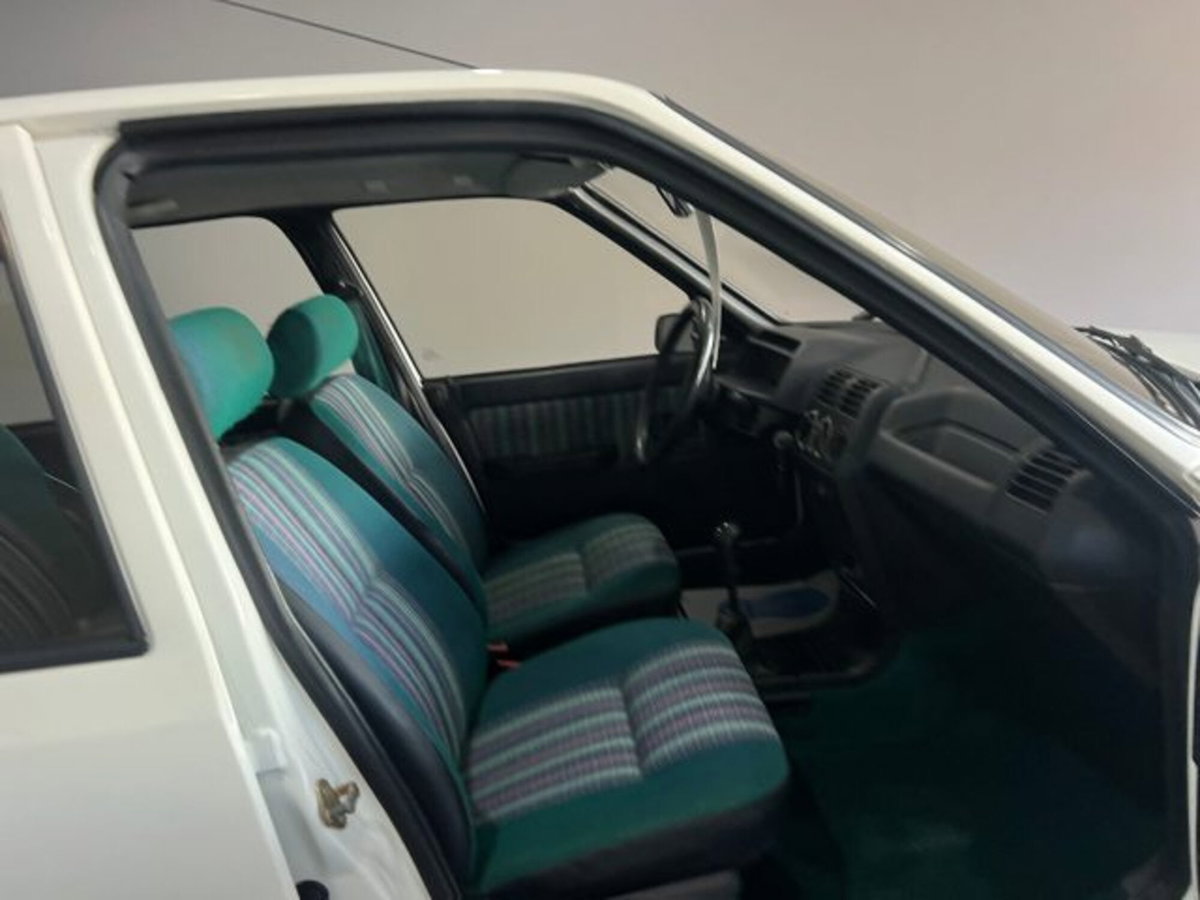 Peugeot 205 5 porte Open (9)