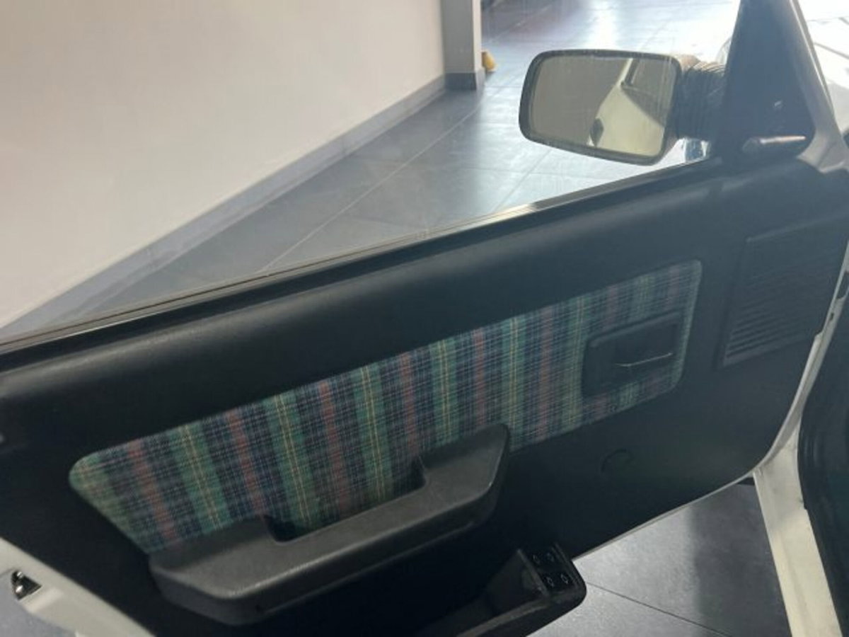 Peugeot 205 5 porte Open (10)
