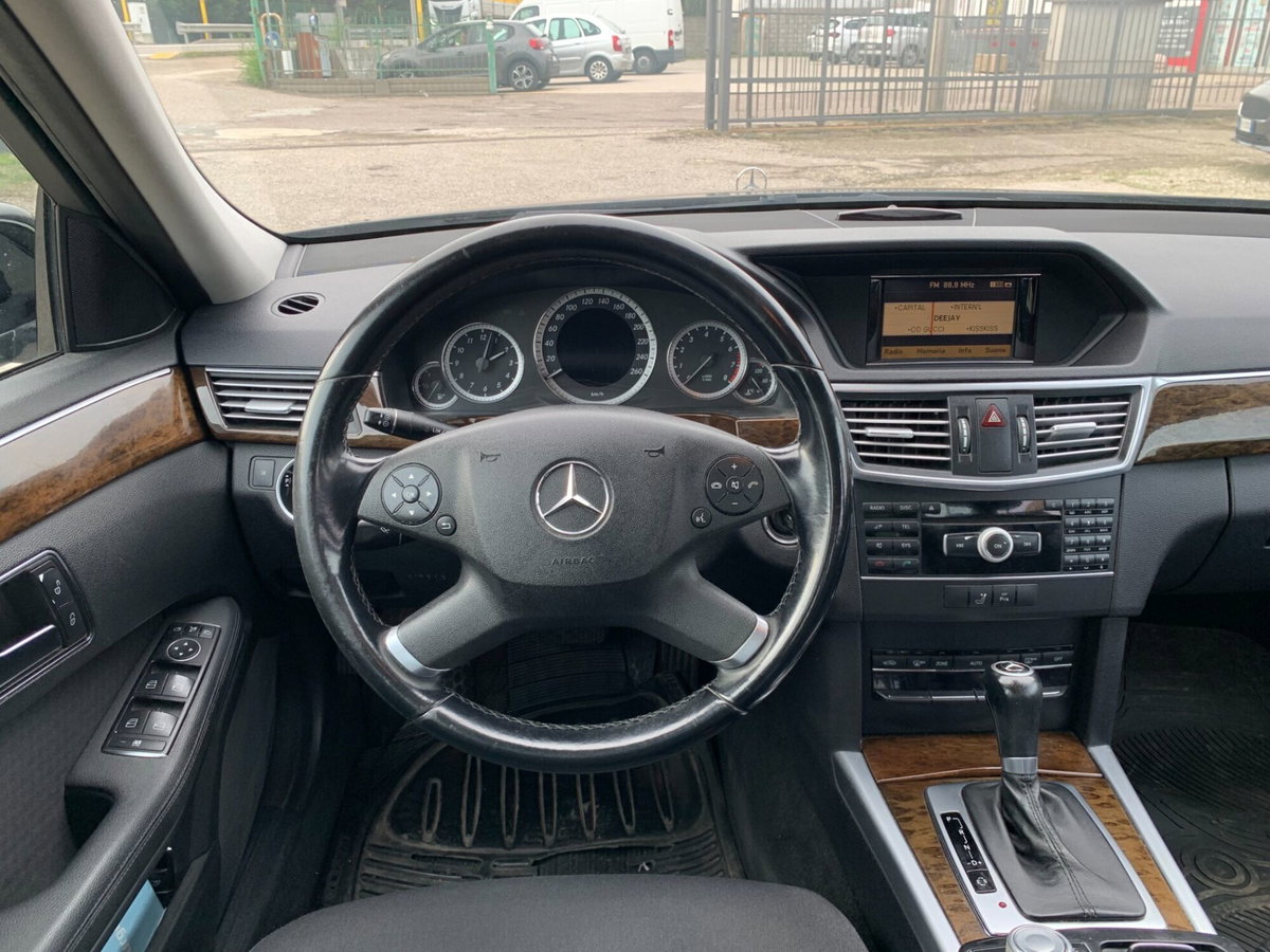 Mercedes-Benz Classe E 200 NGT BlueEFFICIENCY Executive (16)