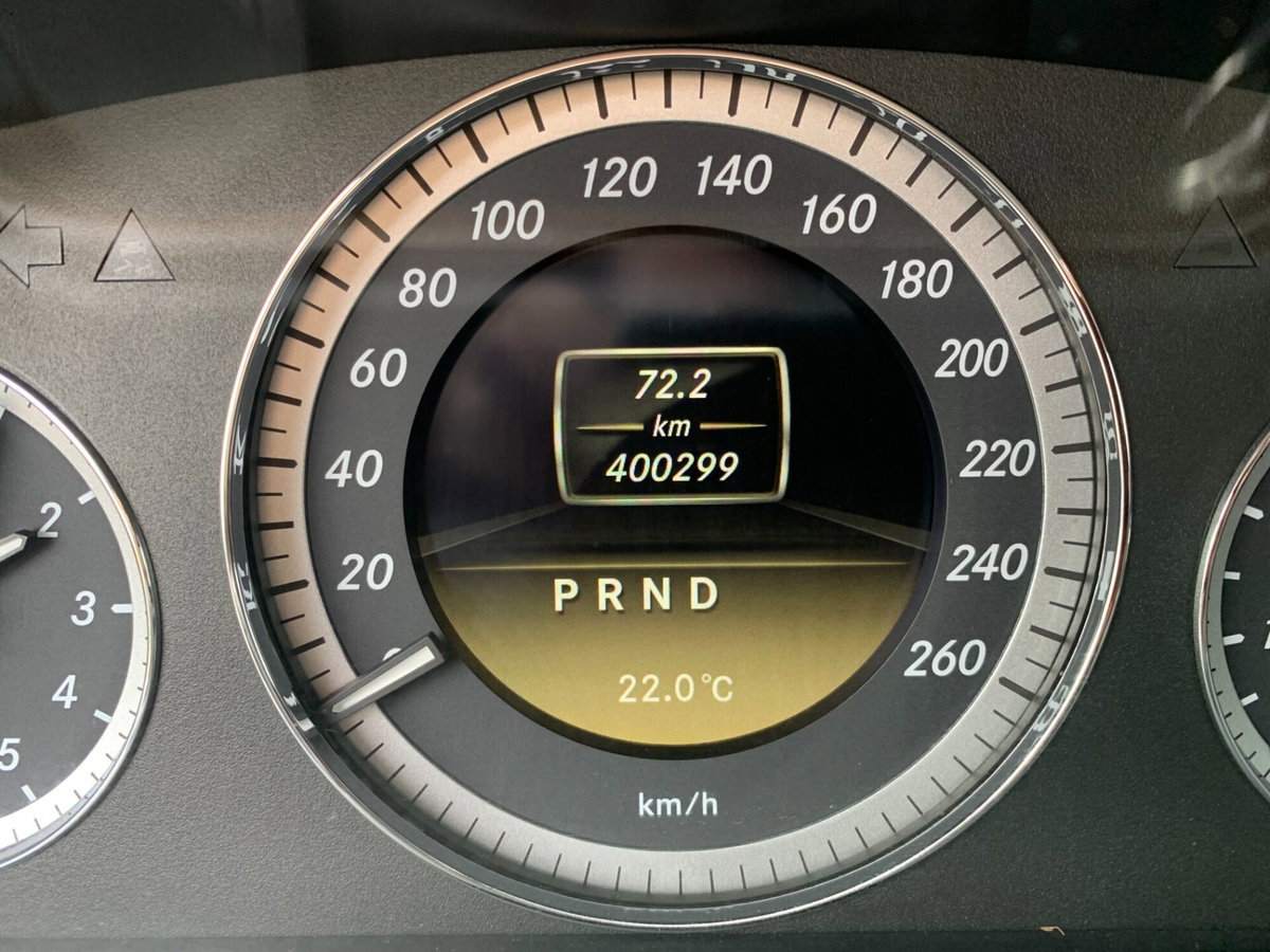 Mercedes-Benz Classe E 200 NGT BlueEFFICIENCY Executive (18)