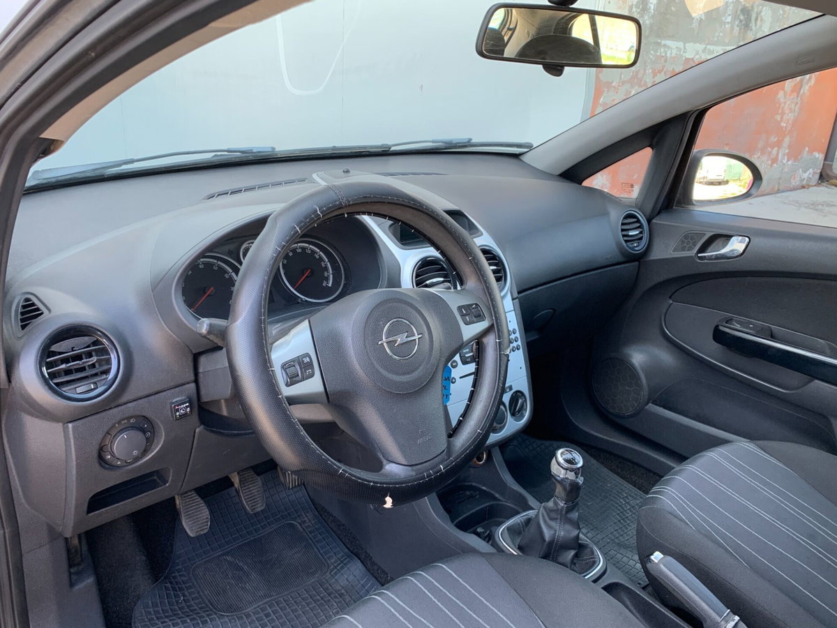 Opel Corsa 1.2 5 porte Enjoy (12)