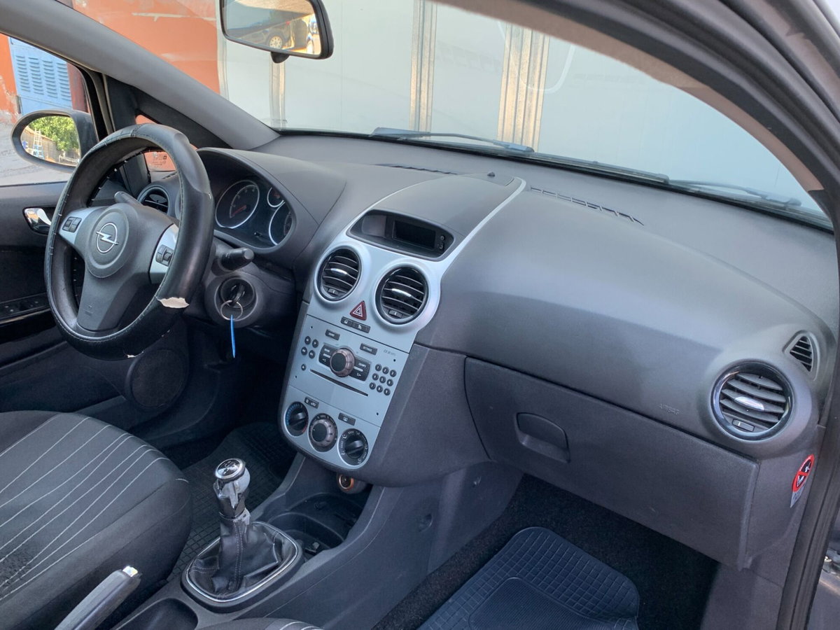 Opel Corsa 1.2 5 porte Enjoy (13)
