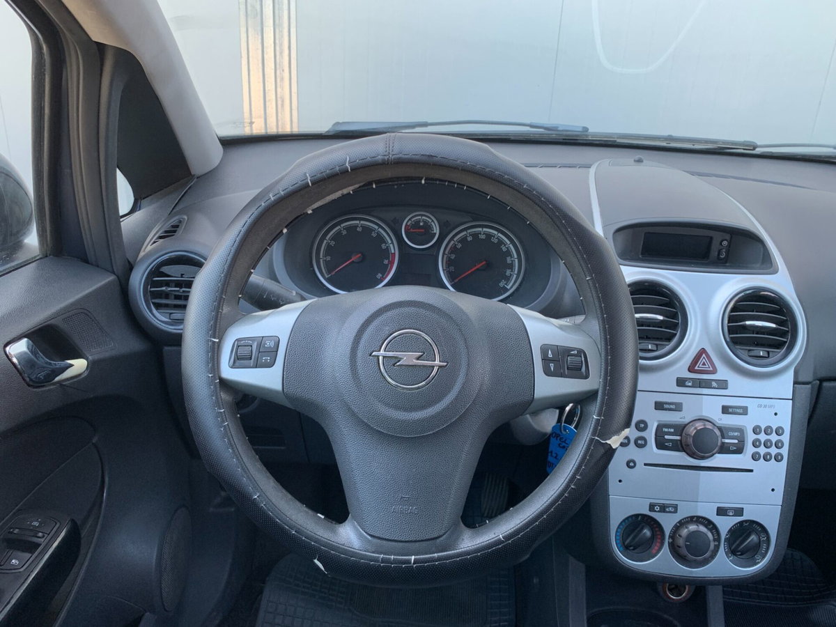 Opel Corsa 1.2 5 porte Enjoy (14)