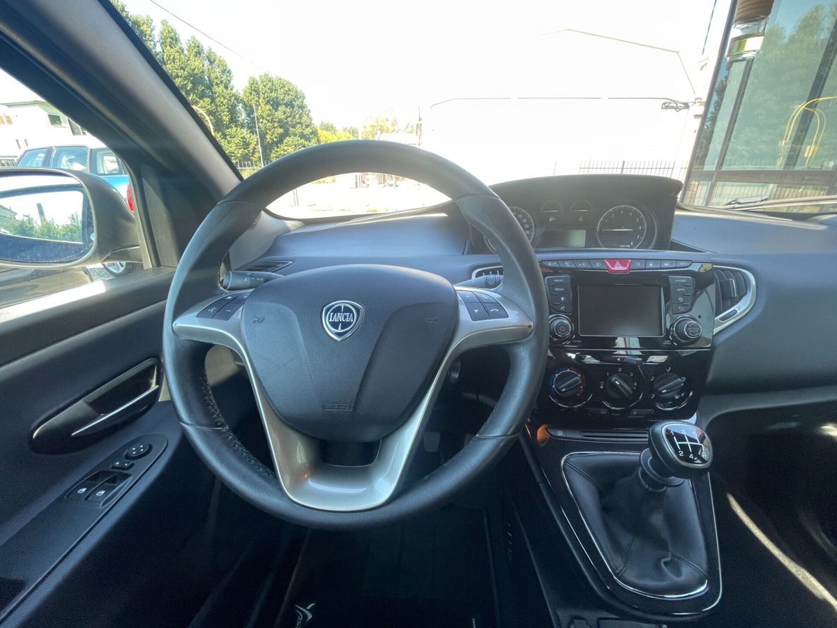 Lancia Ypsilon 1.2 69 CV 5 porte GPL Ecochic Silver (12)