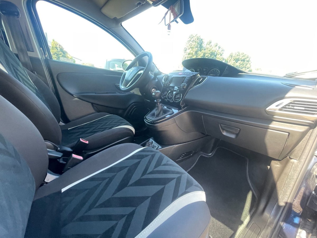 Lancia Ypsilon 1.2 69 CV 5 porte GPL Ecochic Silver (13)
